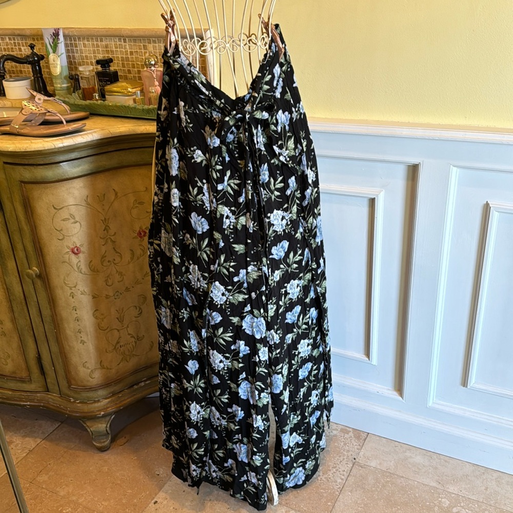 American Eagle Black and Blue floral pants